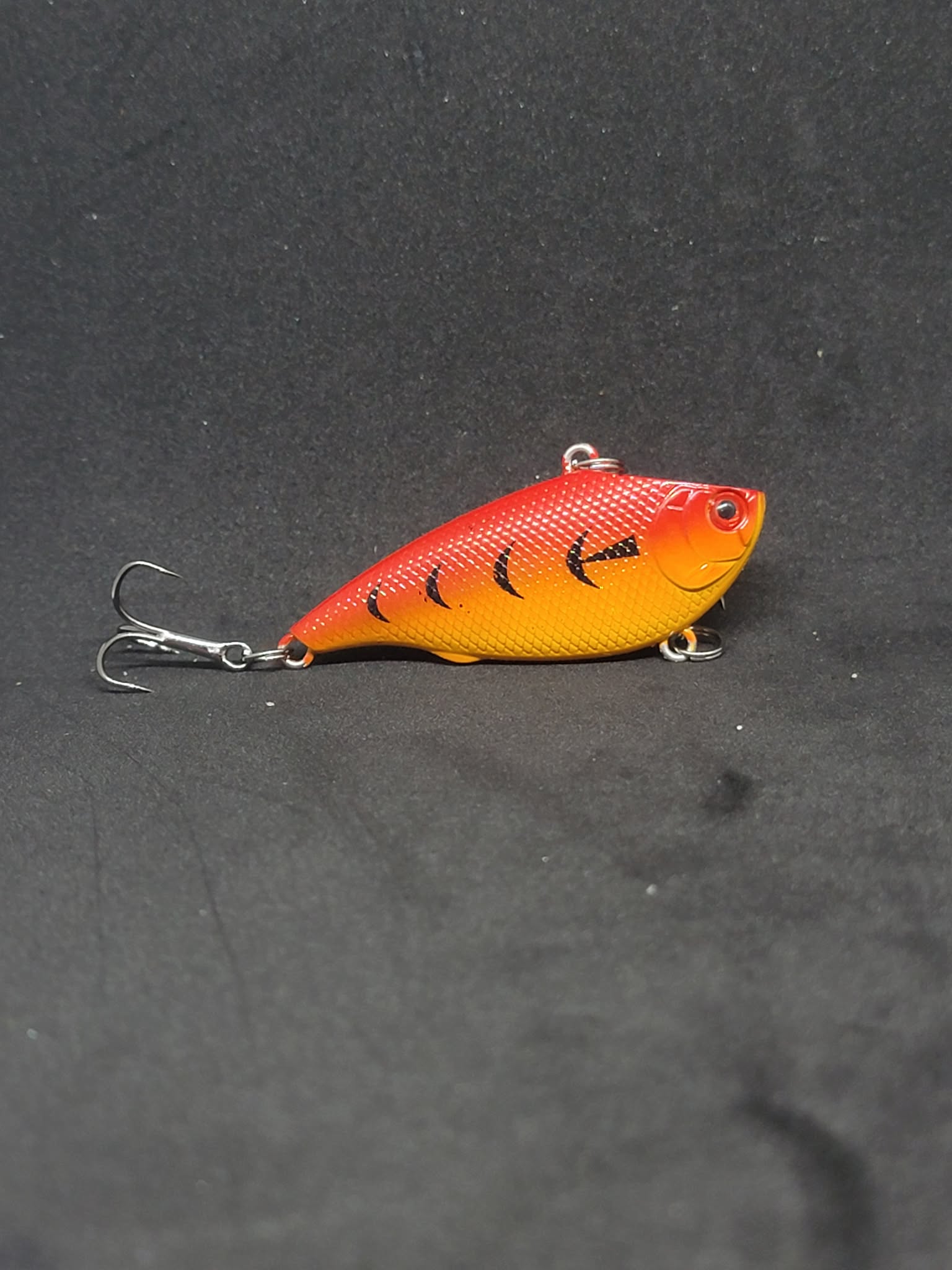 Lipless crankbait