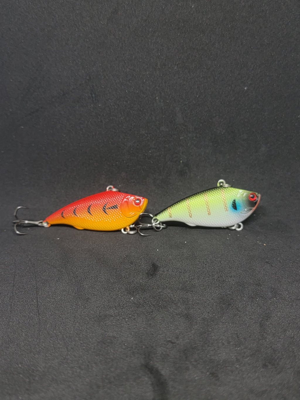 Lipless crankbait
