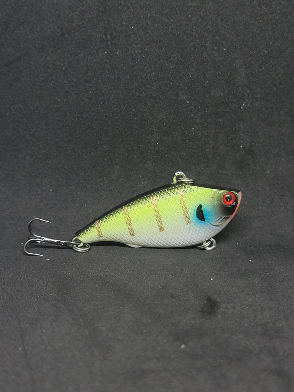 Lipless crankbait